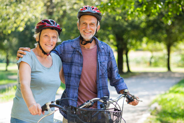 istock Senior couple with bicycle 918065638
