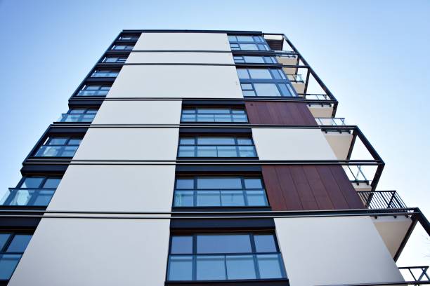 istock Facade of a modern apartment building 918073412