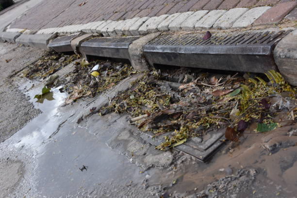 istock blocked Sewage on the road 918084428