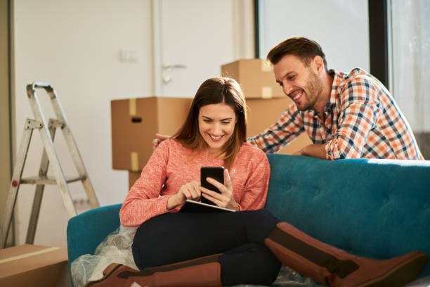 istock Couple in new apartment 918095334