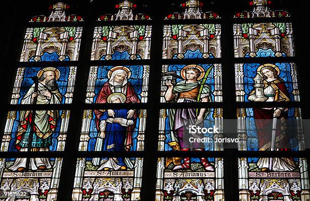 Vetro Su Cui Sono Raffigurati Saints - Fotografie stock e altre immagini di Arte - Arte, Belgio, Benelux