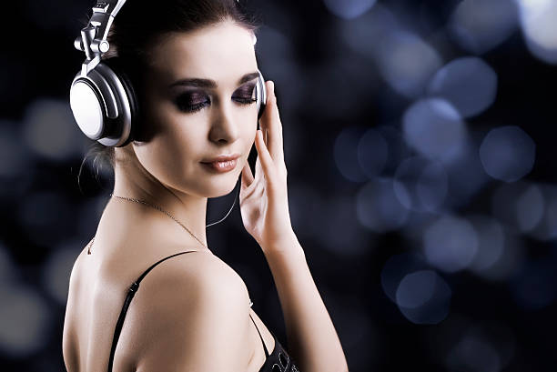 istock Listening music 91812717
