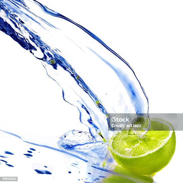 Photo libre de droit de Eau Fresh Splash Et Citron Vert Isolé Sur Blanc banque d'images et plus d'images libres de droit de Agrume - Agrume, Aliment, Aliment en portion