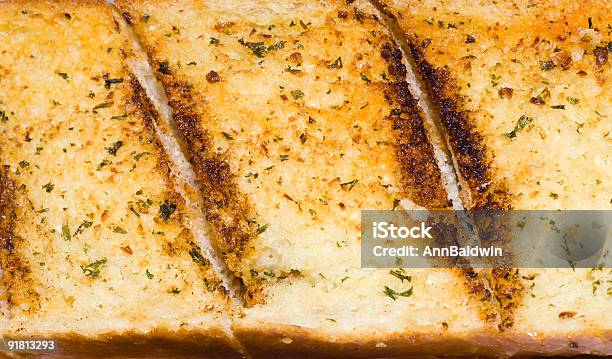 Fetta Di Pane Allaglio Fresco - Fotografie stock e altre immagini di Alla griglia - Alla griglia, Burro, Composizione orizzontale