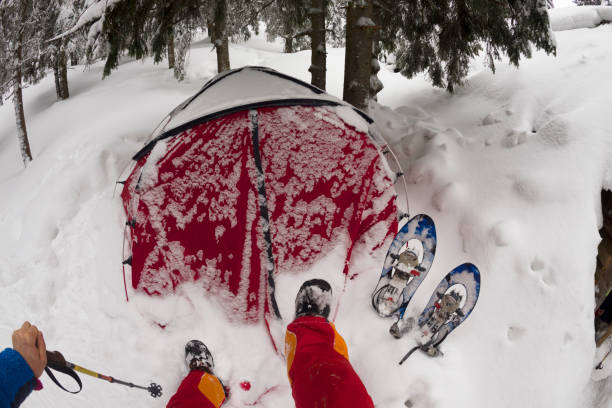 istock Shelter and tent in winter to the mountain Pop Ivan 918135948