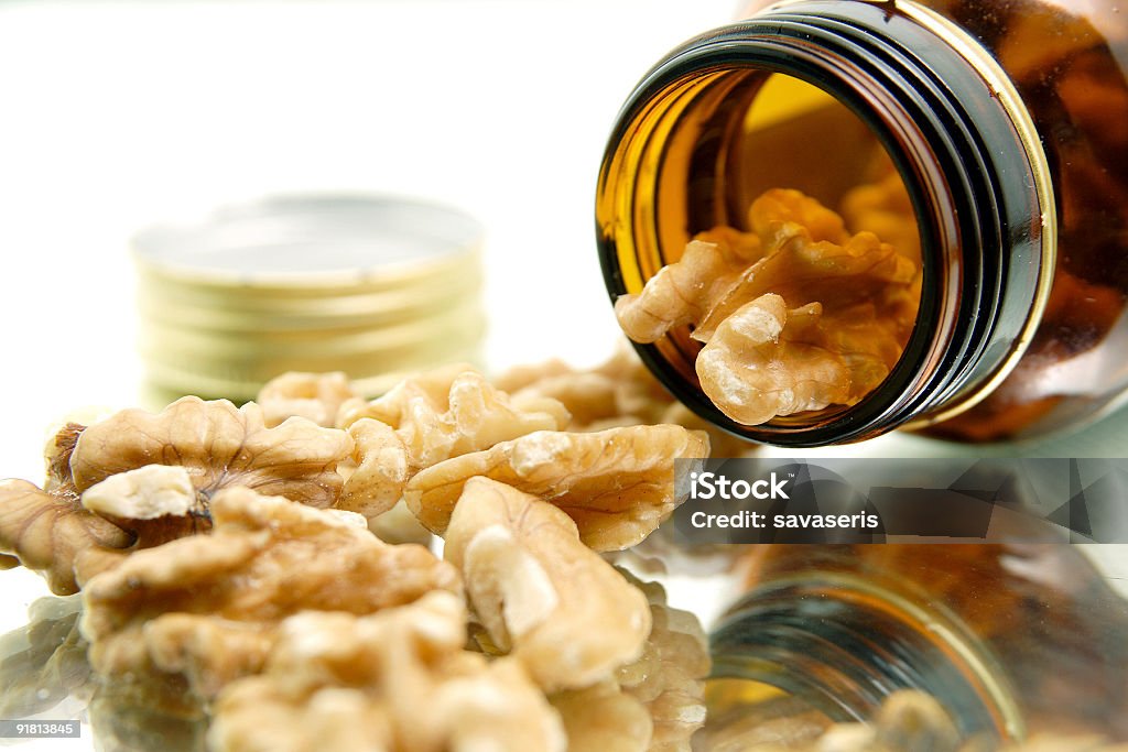 Amendoins na Caixa de Comprimidos - Foto de stock de Alimentação Saudável royalty-free