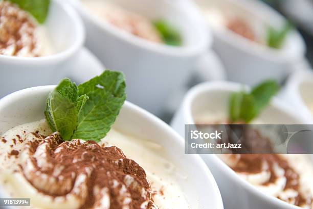 Cremecappuccino Mit Körbchen Stockfoto und mehr Bilder von Blatt - Pflanzenbestandteile - Blatt - Pflanzenbestandteile, Braun, Café