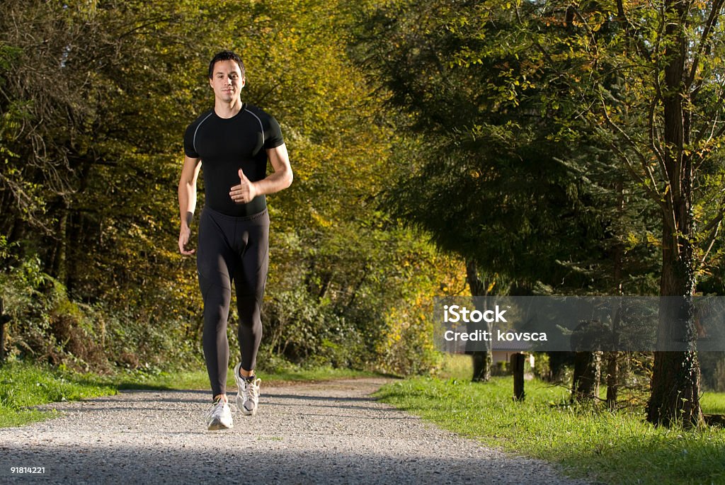 Correndo na natureza - Foto de stock de 20-24 Anos royalty-free