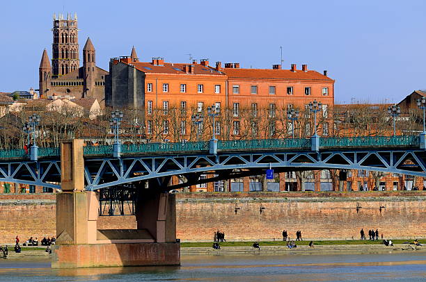 istock old bridge in Toulouse 91814237
