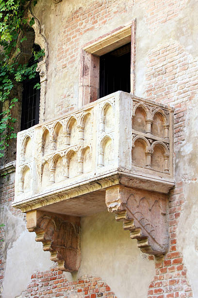 istock Romeo and Juliet balcony 91814366