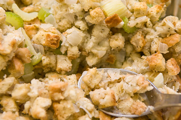 preparado stuffing - stuffing celery onion spoon fotografías e imágenes de stock