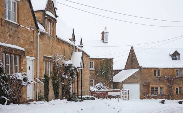istock Cotswold Cottages in Snow, Gloucestershire, England 918146840