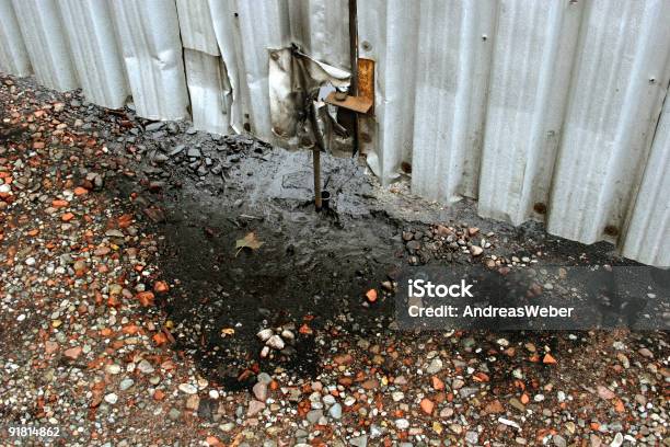 Skażeniewypływającą Oleju - zdjęcia stockowe i więcej obrazów Ropa naftowa - Ropa naftowa, Muł - Gleba, Ogrodzenie - Granica