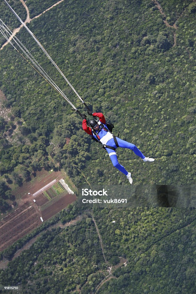 Paracadute apertura di - Foto stock royalty-free di Aprire