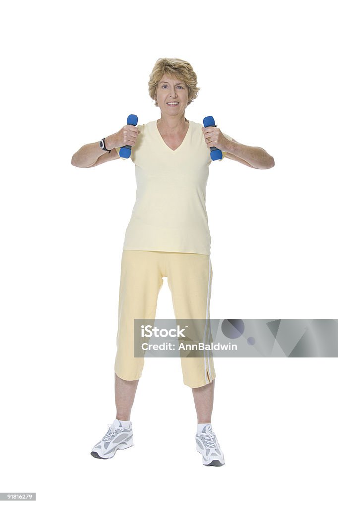 Senior donna esercitando con pesi blu - Foto stock royalty-free di Donne anziane