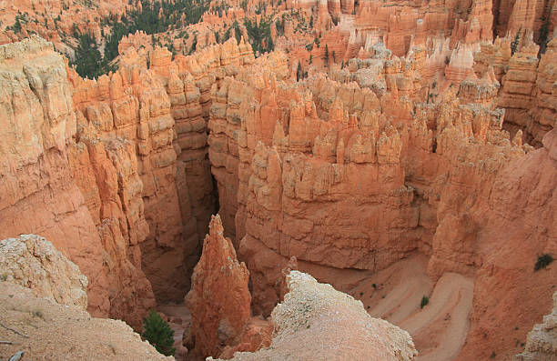 istock Wall Street Hike Bryce Canyon 91816622