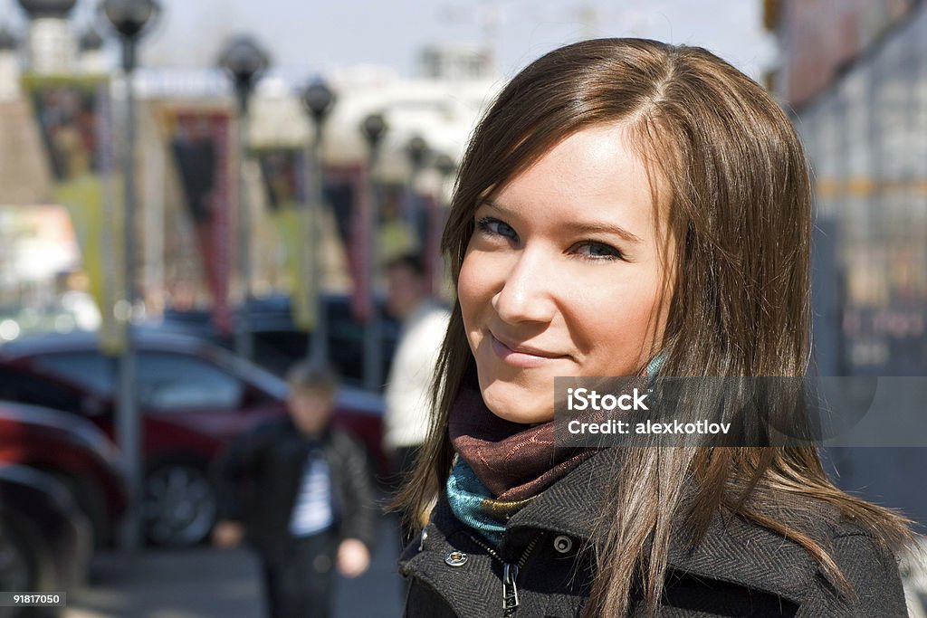 Sorridente menina na rua - Royalty-free Adulto Foto de stock