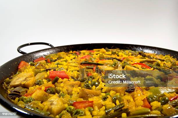 Vegetarianos Paellaespanhol Arroz - Fotografias de stock e mais imagens de Alcachofra - Alcachofra, Alimentação Saudável, Almoço