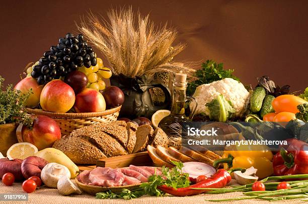 Duża Jedzenie Jeszcze Życie - zdjęcia stockowe i więcej obrazów Jedzenie - Jedzenie, Martwa natura, Posiłek