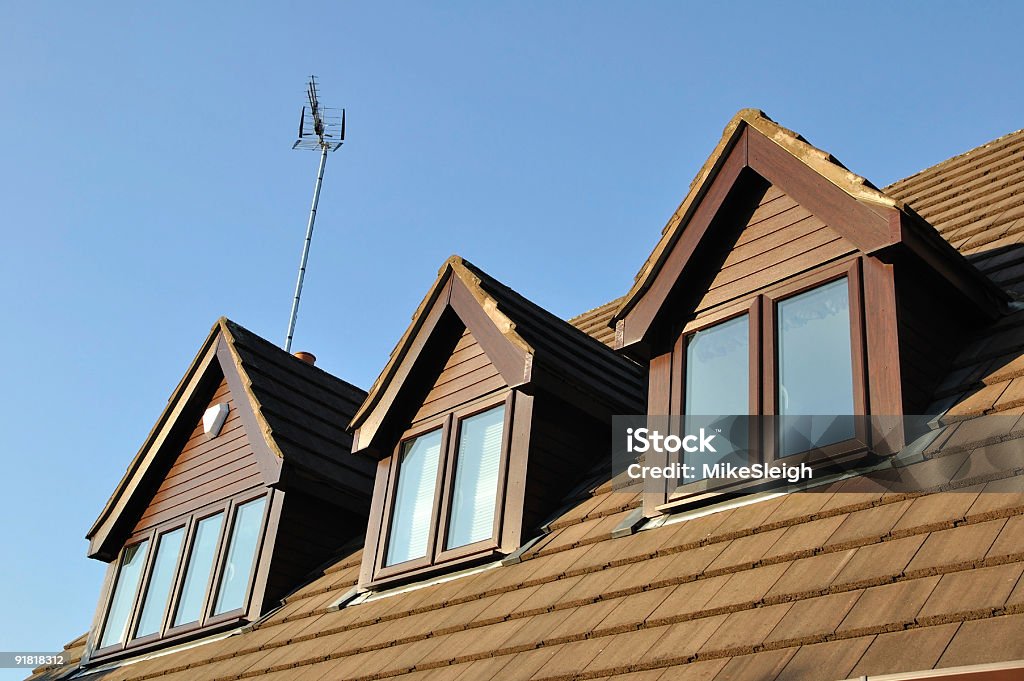 Maison de banlieue - Photo de Antenne individuelle libre de droits