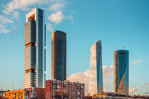Edificios de oficinas en Madrid photo