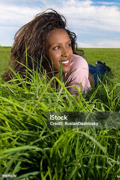 Photo libre de droit de Beauté Du Pays banque d'images et plus d'images libres de droit de Adulte - Adulte, Allongé sur le devant, Beauté