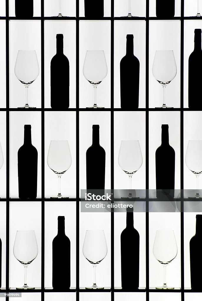 Negro frascos y gafas de cristal - Foto de stock de Abrillantar libre de derechos