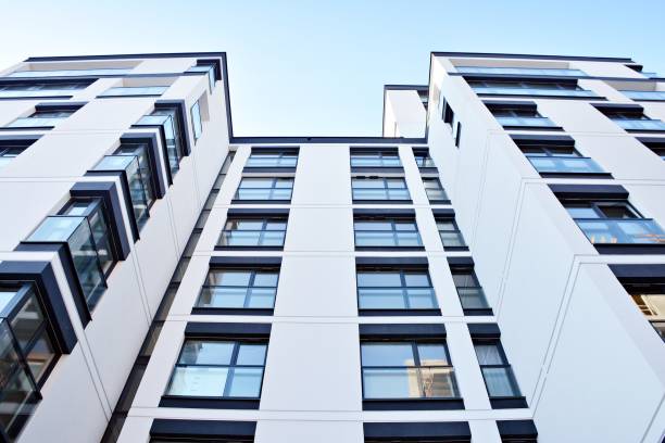 istock Facade of a modern apartment building 918195316