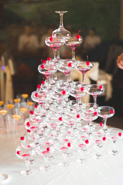 istock Waiter serving glasses with champagne on a tray 918200042