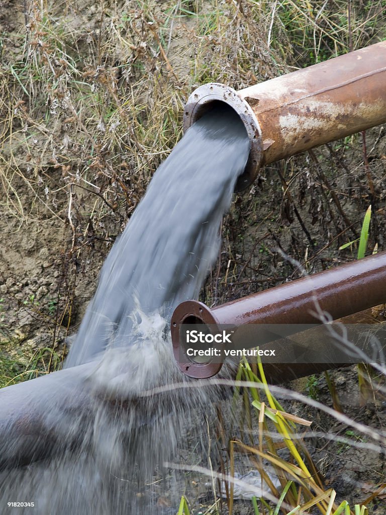 Système d'écoulement des eaux Main Pipe - Photo de Conduite d'eau libre de droits