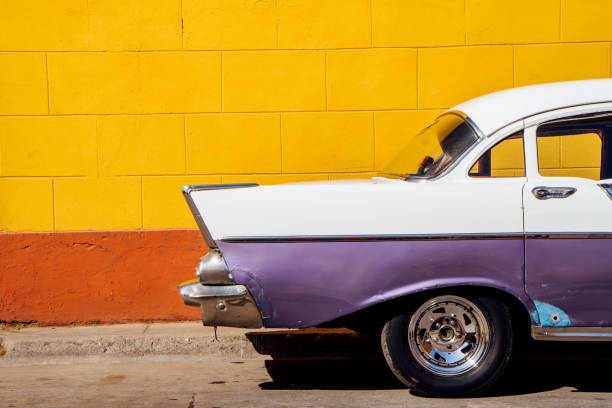 vintage car w: hawana - cuba cuban culture car collectors car zdjęcia i obrazy z banku zdjęć