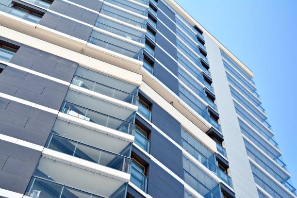 istock Facade of a modern apartment building 918205948