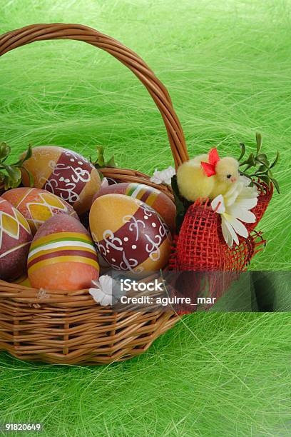 Huevos De Pascua Foto de stock y más banco de imágenes de Celebración - Ocasión especial - Celebración - Ocasión especial, Cesta, Color - Tipo de imagen