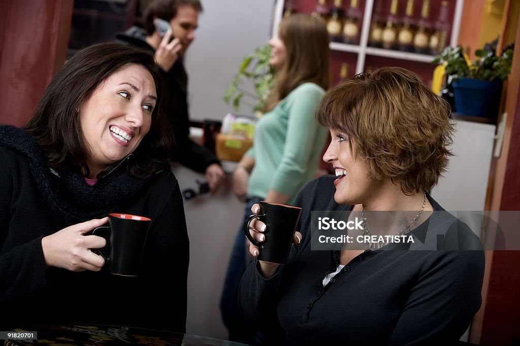 Dos mujeres en una cafetería - Foto de stock de Adulto libre de derechos