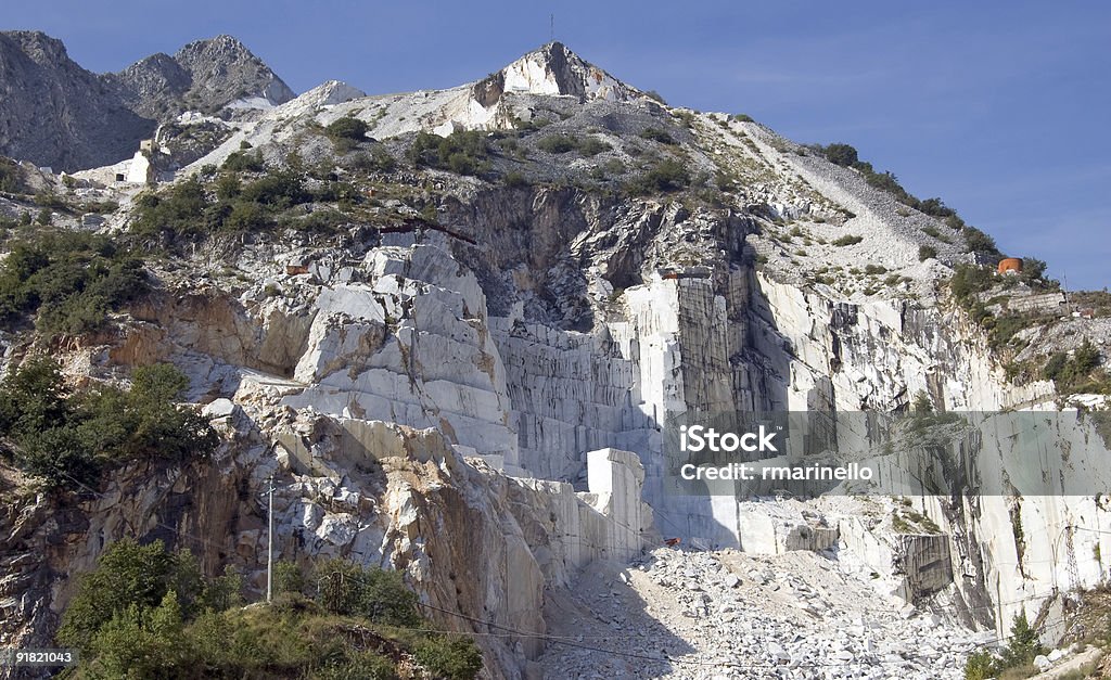 Aberto quarry de mármore branco - Foto de stock de Alpes europeus royalty-free