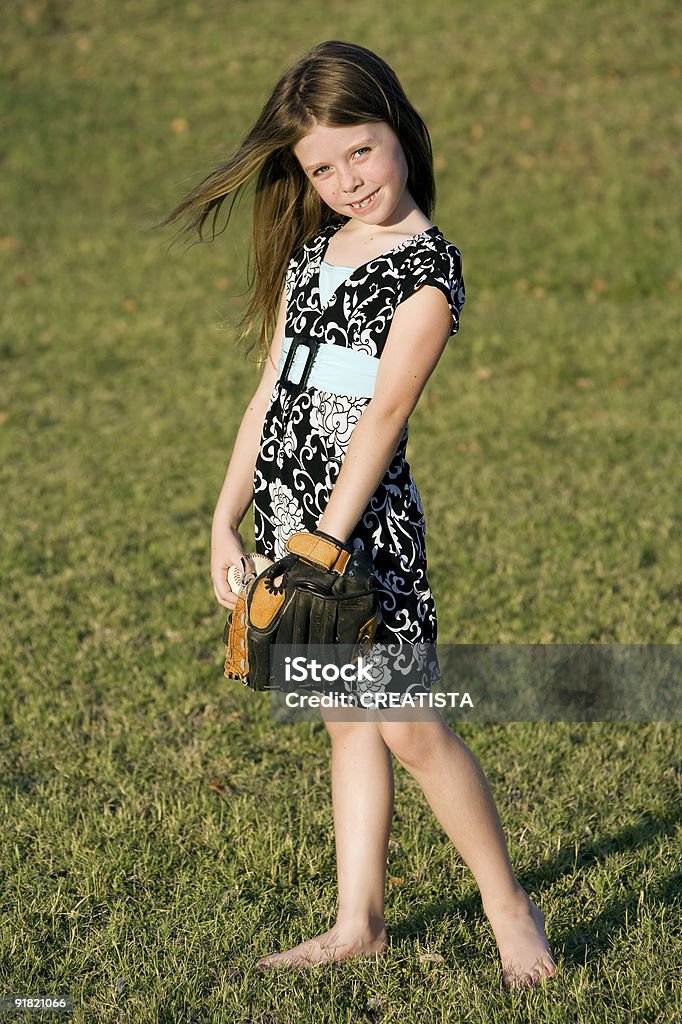 Jolie jeune fille avec un joueur de baseball - Photo de Aire de jeux libre de droits