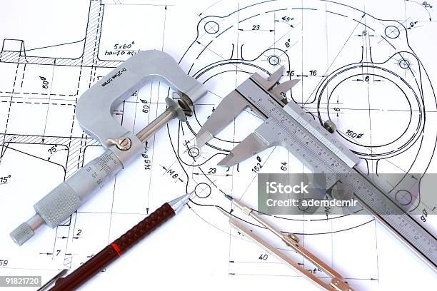 Foto de Micrômetro Compasso De Calibre Lapiseira E Bússola No Modelo e mais fotos de stock de Construindo