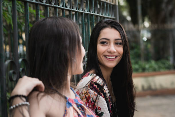 istock Friends together in the city 918223930