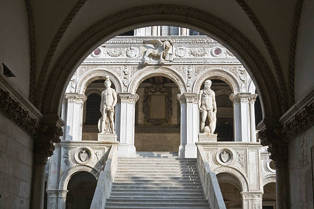palacio ducal, venecia - doges palace palazzo ducale staircase steps fotografías e imágenes de stock