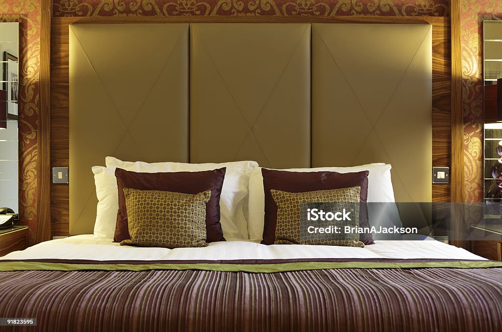 Luxuriöse hotel-Bett - Lizenzfrei Hotelzimmer Stock-Foto