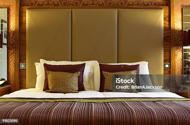 Hotel De Luxo - Fotografias de stock e mais imagens de Cabeceira da Cama - Cabeceira da Cama, Luxo, Quarto de Hotel