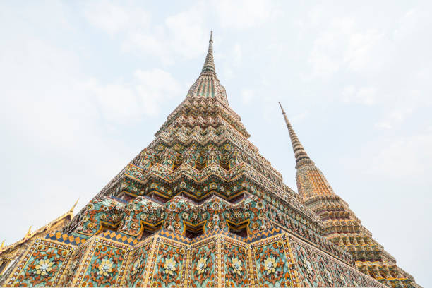 tempio wat pho a bangkok - wat thailand demon tourism foto e immagini stock