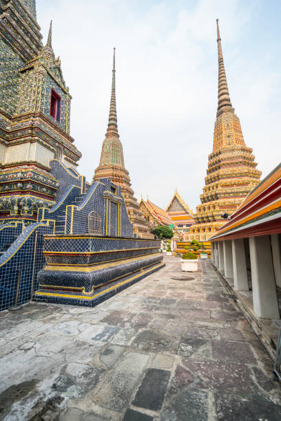 tempio wat pho a bangkok - wat thailand demon tourism foto e immagini stock