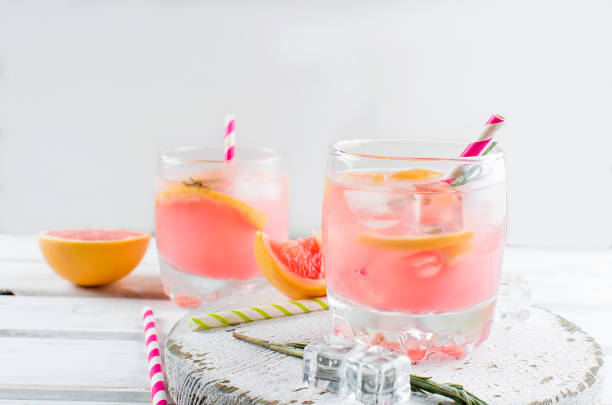 istock Cocktail with grapefruit slice on a wooden table 918248098