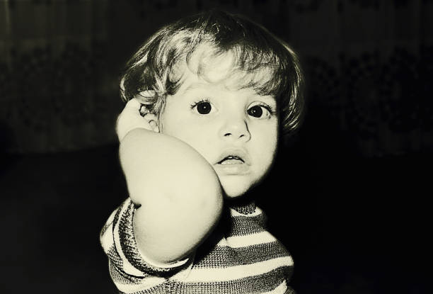 vintage black and white toddler portrait - 20th century style flash imagens e fotografias de stock