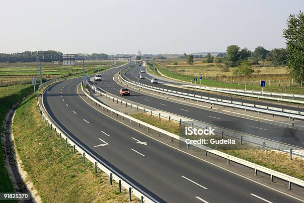 La Autopista Foto de stock y más banco de imágenes de Aire libre - Aire libre, Autopista, Calle de empalme