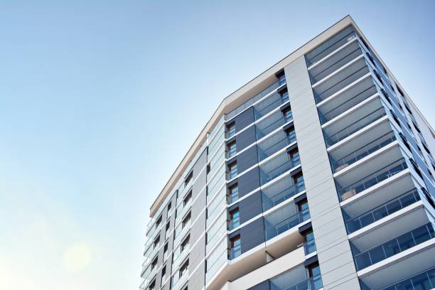 istock Facade of a modern apartment building 918254790