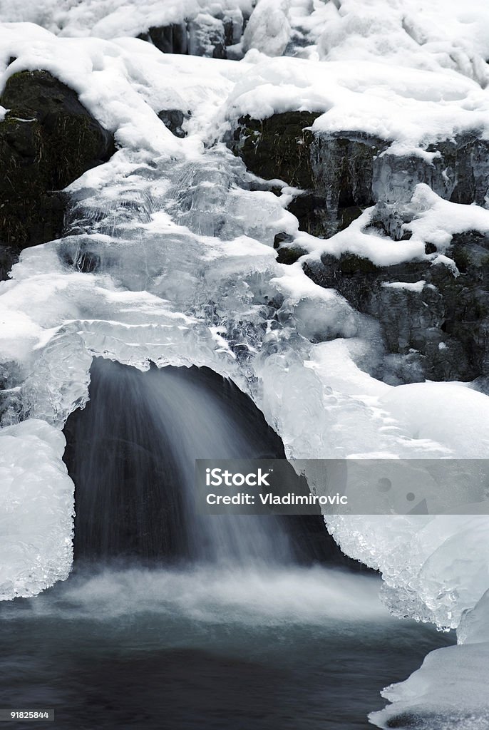 Invierno brook - Foto de stock de Agua libre de derechos