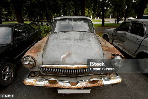Rusty Carro - Fotografias de stock e mais imagens de Carro Antigo - Carro Antigo, Ferro Velho, Abandonado