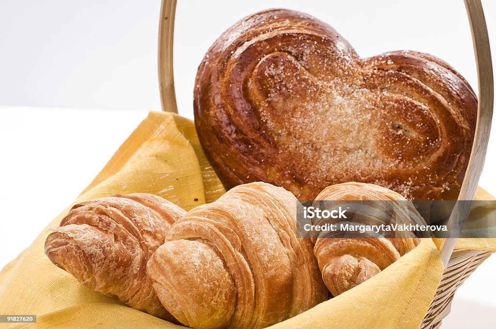 Comida em uma cesta de pão - Foto de stock de Almoço royalty-free